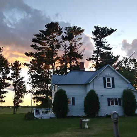 Quiet Farmhouse Retreat With Fire Pit - Pets Welcome